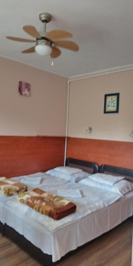 Liza Apartman Гюла Екстериор снимка